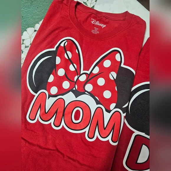 . Disney Minnie Mouse Mom And Dad red Tee shirt. 100% cotton - Picture 3 of 10